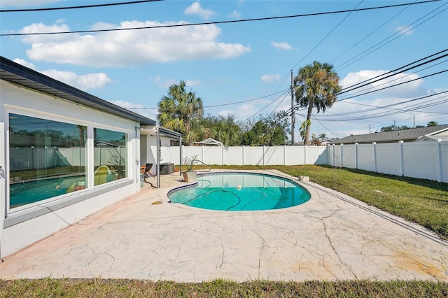 view of swimming pool with a patio and a yard