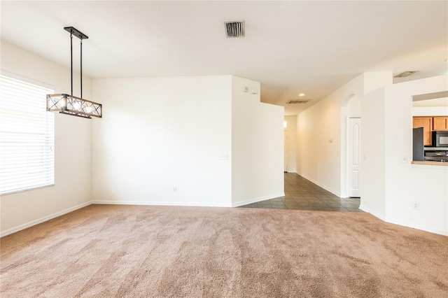 carpeted spare room with visible vents, recessed lighting, and baseboards