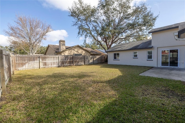 view of yard featuring a patio area