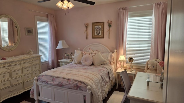 bedroom featuring ceiling fan