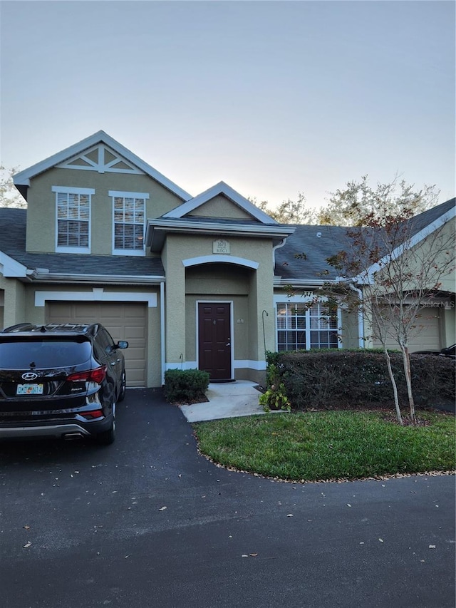 view of front facade featuring a garage