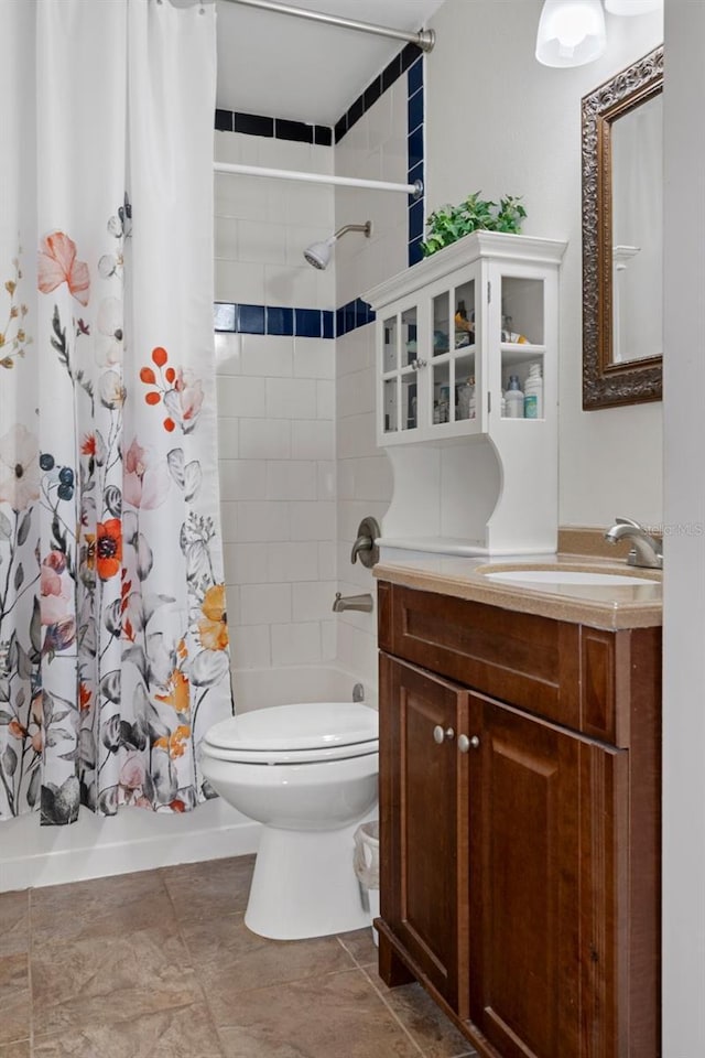 full bathroom featuring vanity, toilet, and shower / bath combo