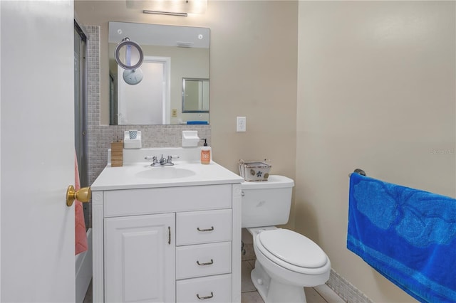 bathroom featuring toilet, vanity, and decorative backsplash