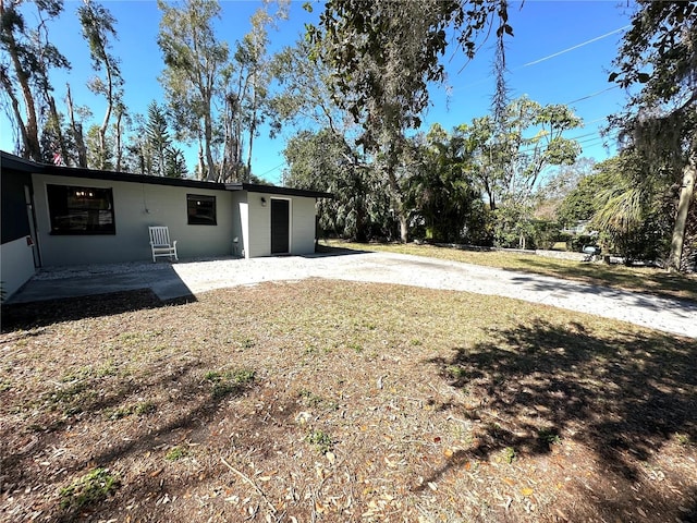 view of yard with a patio