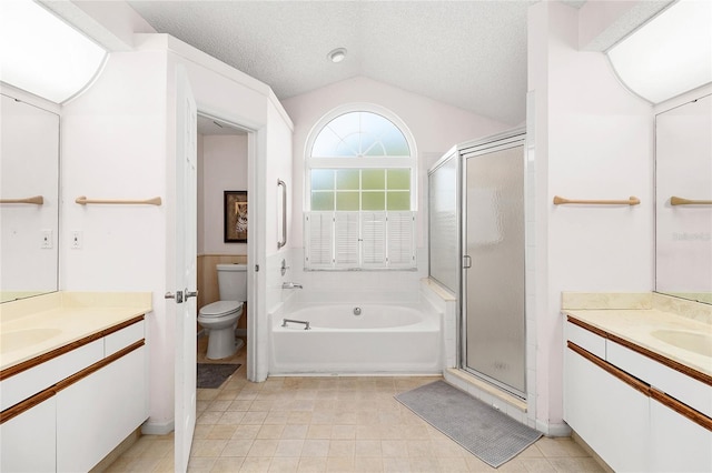 full bathroom featuring a textured ceiling, independent shower and bath, and toilet