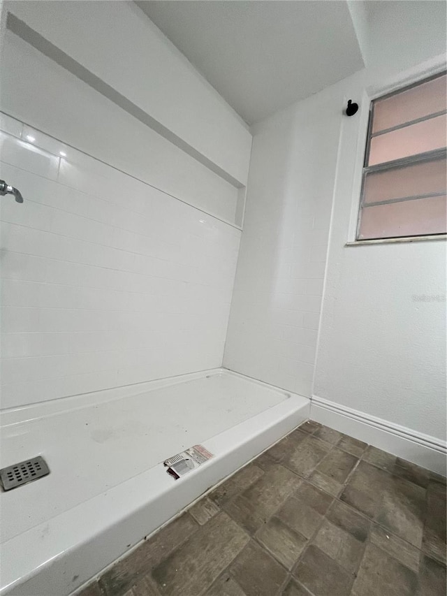 7563 Meadowlawn Dr N, Saint Petersburg, FL 33702 - bathroom featuring walk in shower