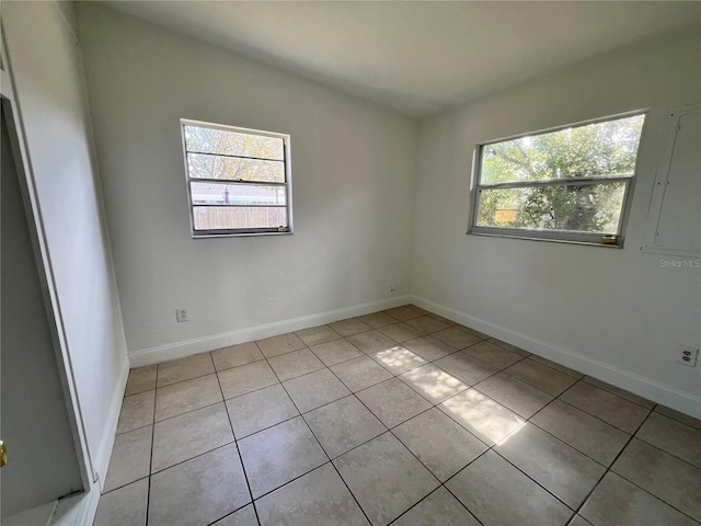 7563 Meadowlawn Dr N, Saint Petersburg, FL 33702 - view of tiled spare room
