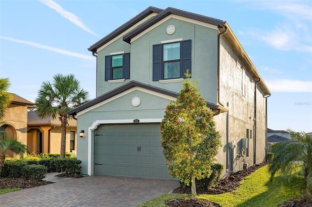 view of front facade featuring a garage