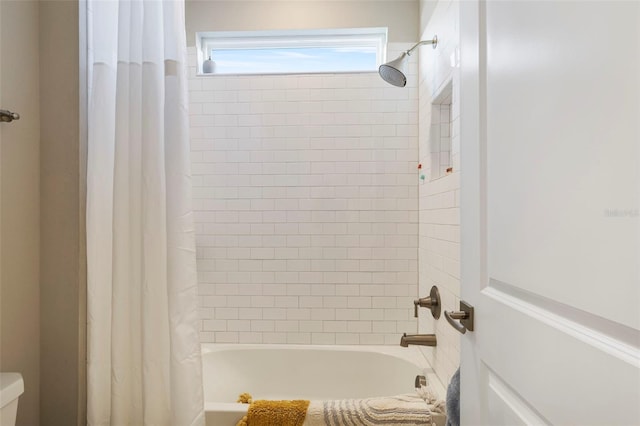 bathroom with shower / tub combo