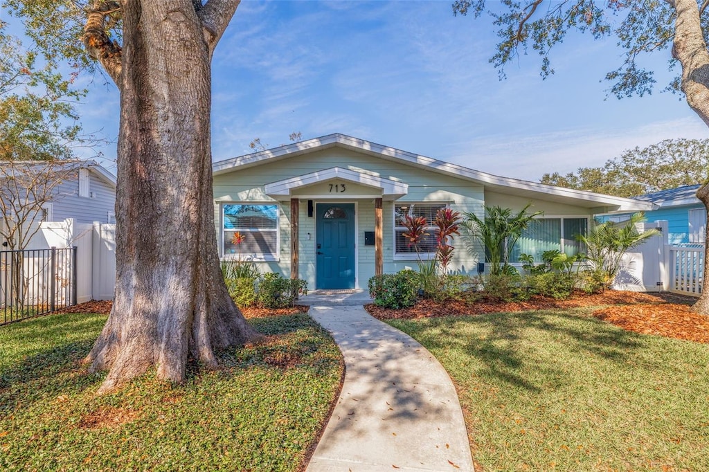 view of front of property with a front yard