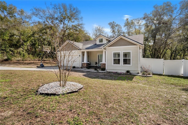 view of front facade featuring a garage and a front lawn