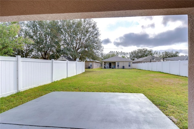 view of yard featuring a patio