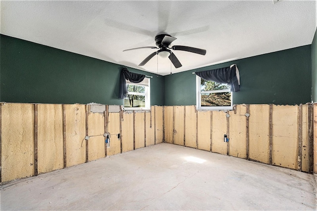 unfurnished room with ceiling fan