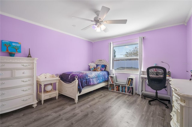 bedroom featuring crown molding, dark hardwood / wood-style floors, and ceiling fan