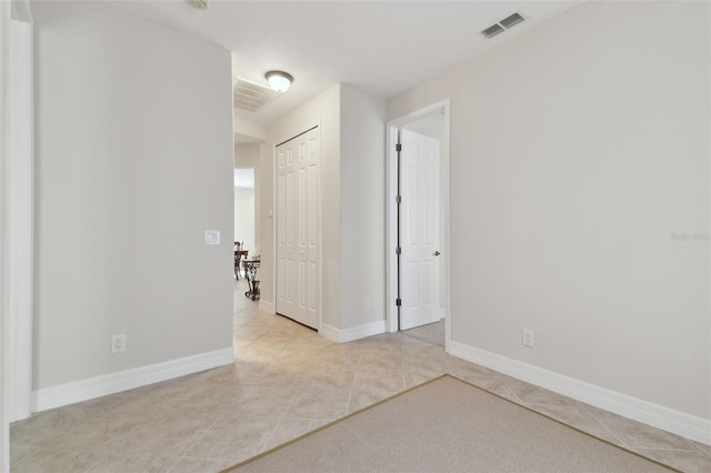 unfurnished room with visible vents, baseboards, and light tile patterned floors