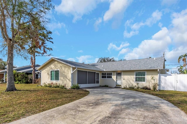 single story home featuring a front lawn