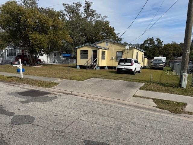 view of front of house with a front lawn