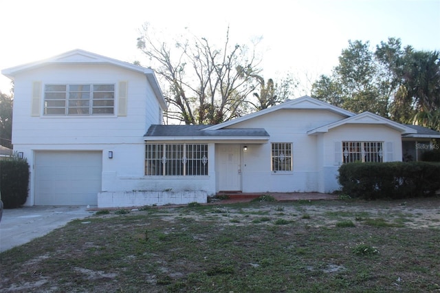 view of front facade featuring a garage