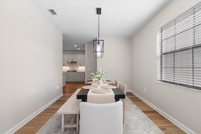dining space featuring visible vents, baseboards, recessed lighting, and wood finished floors