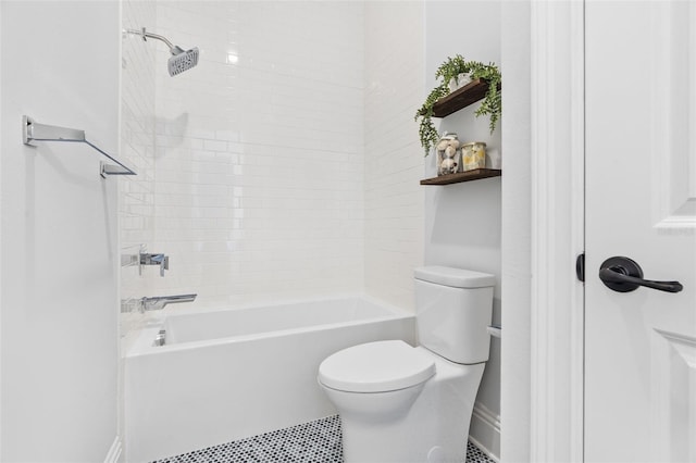 bathroom featuring toilet and tiled shower / bath combo