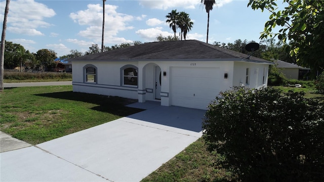 view of front facade featuring a garage and a front lawn