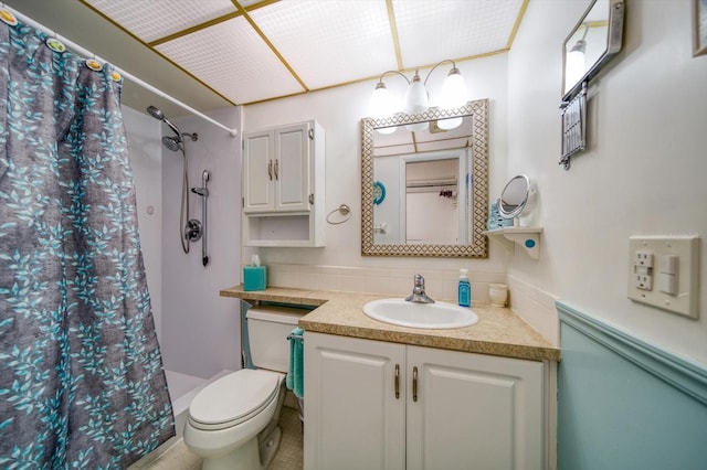 bathroom featuring vanity, curtained shower, decorative backsplash, and toilet