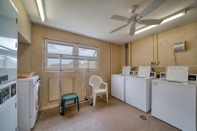 washroom with independent washer and dryer and ceiling fan