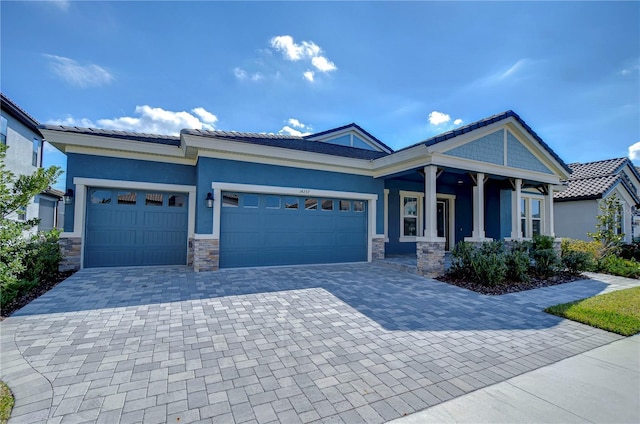 view of front facade featuring a garage