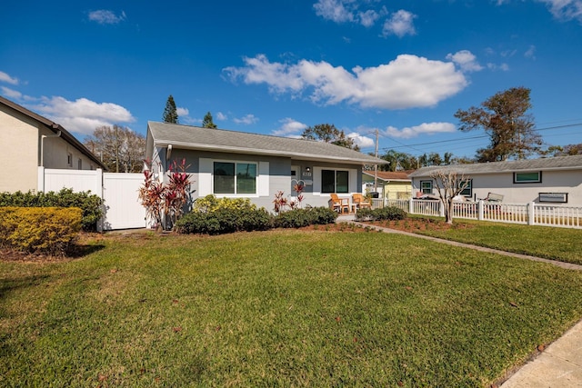 view of front facade with a front yard