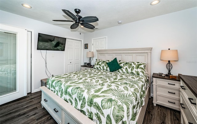 bedroom with ceiling fan, dark wood-type flooring, a closet, and a textured ceiling