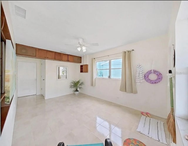 empty room with ceiling fan