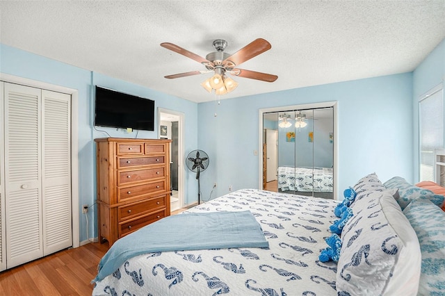 bedroom with ceiling fan, a textured ceiling, and light hardwood / wood-style flooring