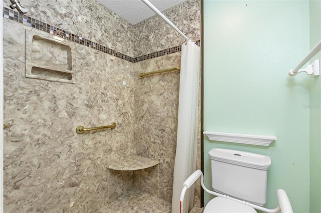 bathroom featuring a shower with curtain and toilet