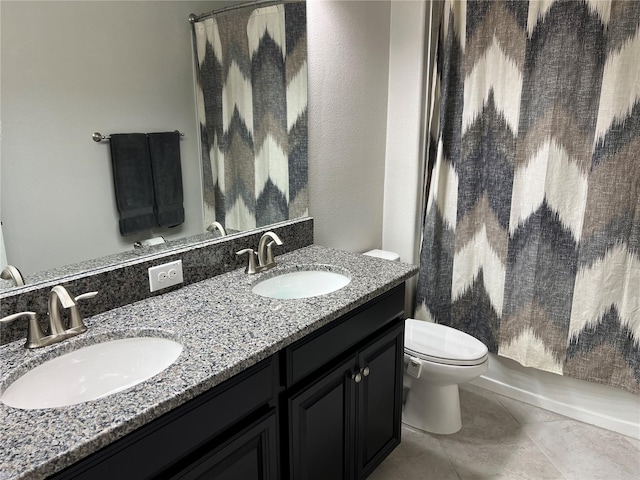 full bath with toilet, a shower with shower curtain, a sink, and double vanity