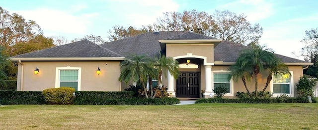 view of front of property featuring a front yard