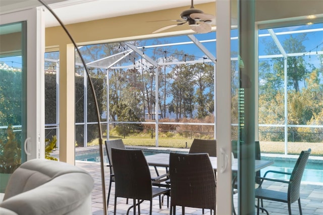 sunroom / solarium with ceiling fan