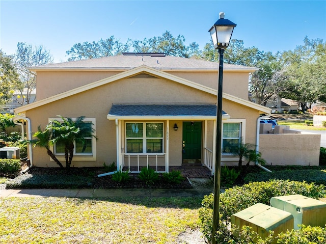 view of front of house with a front lawn