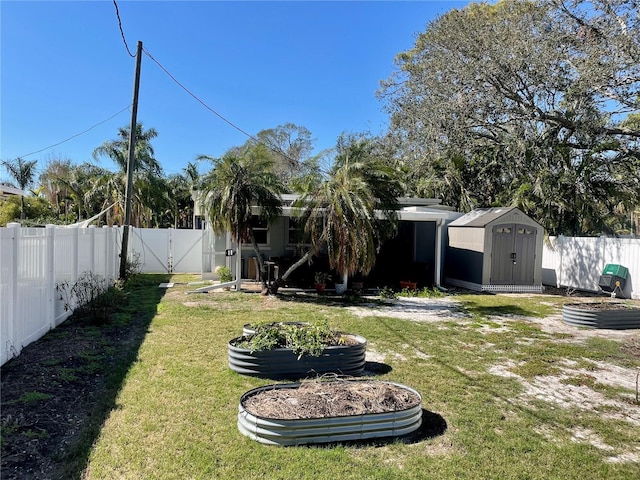 view of yard with a storage unit