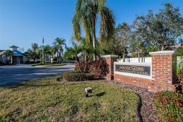 community sign featuring a lawn