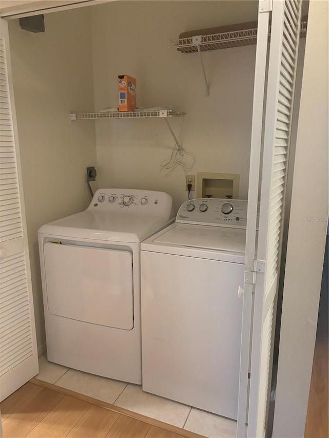 washroom featuring light wood-type flooring and independent washer and dryer