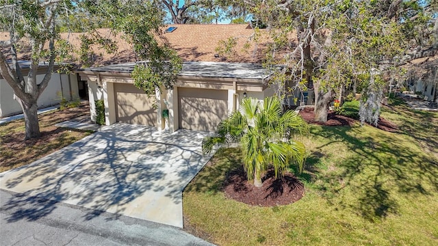 view of front facade featuring a garage and a front yard