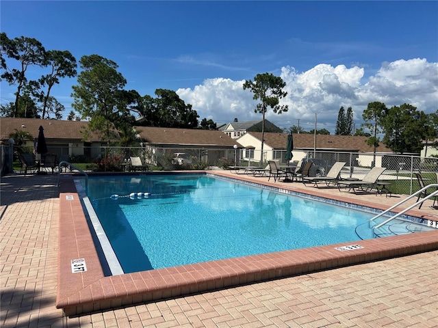 2606 Oak Cir, Tarpon Springs, FL 34689 - community pool with a patio