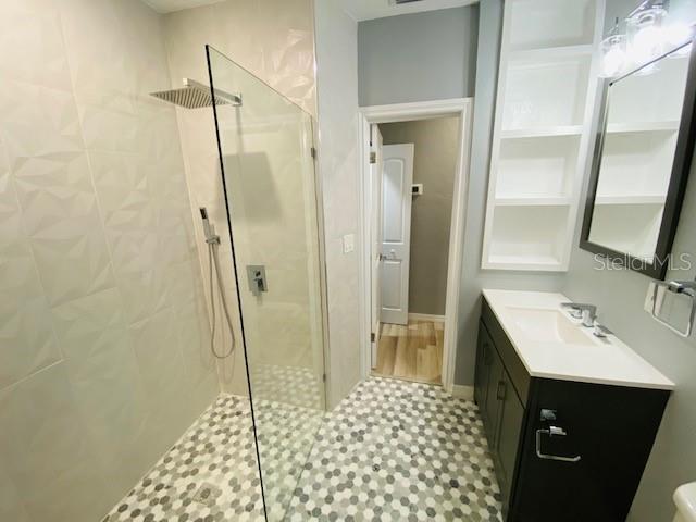 1829 10th St N, Saint Petersburg, FL 33704 - bathroom with a tile shower and vanity