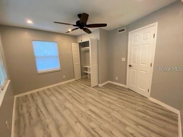 1829 10th St N, Saint Petersburg, FL 33704 - unfurnished bedroom featuring light hardwood / wood-style flooring, a closet, and ceiling fan