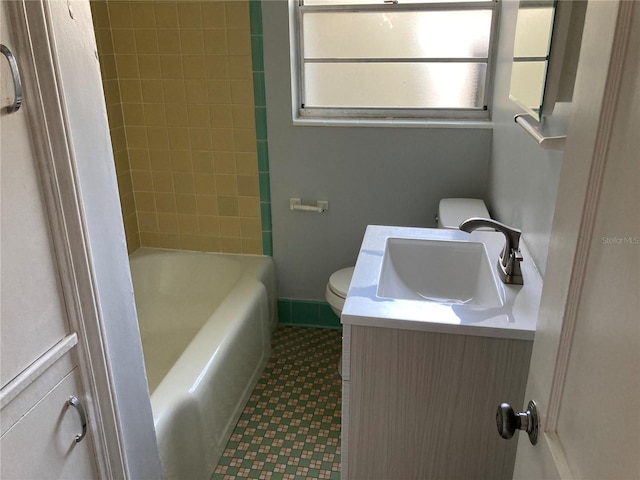 1829 10th St N, Saint Petersburg, FL 33704 - bathroom with vanity and toilet