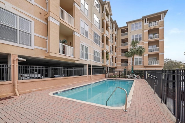 view of swimming pool