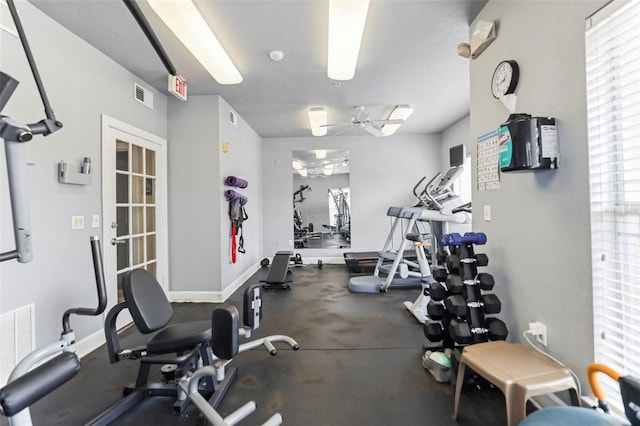 exercise room featuring ceiling fan