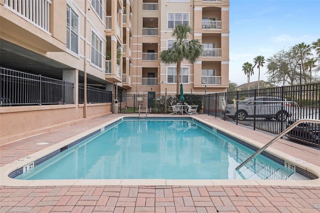 view of swimming pool