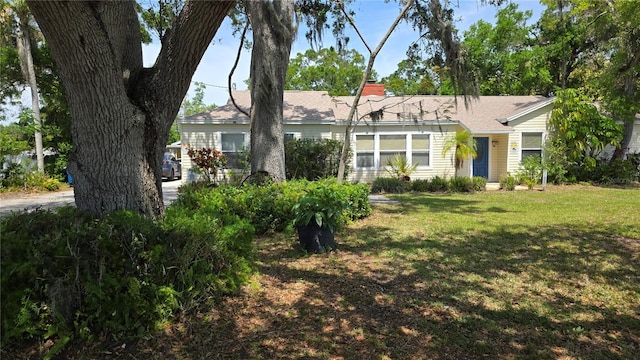 1372 Palmetto St, Clearwater, FL 33755 - ranch-style home featuring a chimney and a front lawn