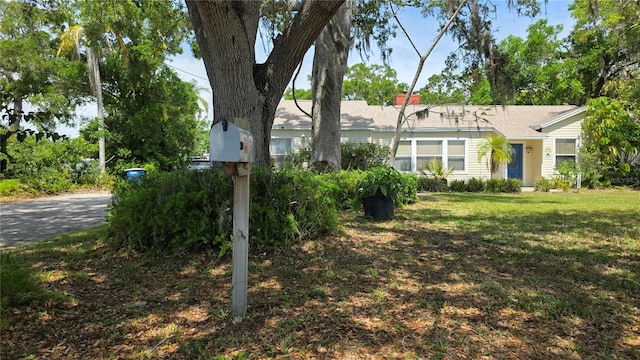 1372 Palmetto St, Clearwater, FL 33755 - ranch-style house featuring a chimney and a front yard